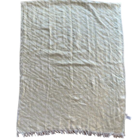 Chico's Scarf Wrap Metallic Thread Weave Quiet Luxury Capsule Elevated Look NEW - Picture 4 of 4